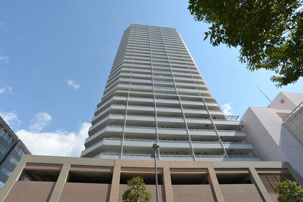 【ニューシティ東戸塚タワーズシティ Beタワー】街のシンボルタワーとして堂々と佇む邸宅。 【ニューシティ東戸塚タワーズシティ Beタワー】街のシンボルタワーとして堂々と佇む邸宅。