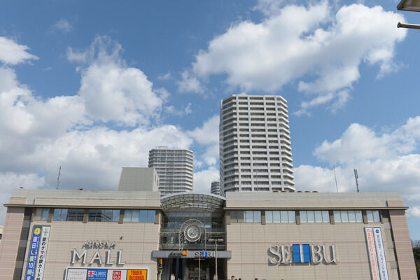 「オーロラモール」までは、約150m（徒歩2分）。