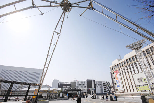 東海道本線「戸塚」駅は、徒歩13分。
