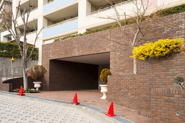 住まう方、大切なお客様を温かくお迎えしてくれる入口は、くつろぎに満ちています。