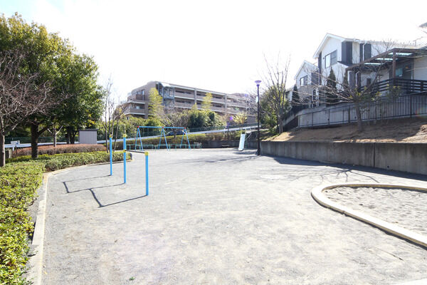 「下野庭公園」は、約510m（徒歩7分）。