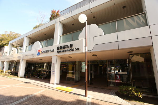 相模鉄道いずみ野線「緑園都市」駅は、徒歩1分。