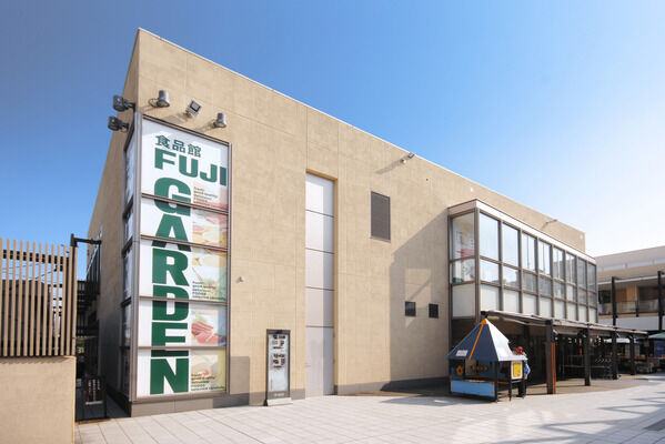 「富士ガーデンあざみ野店」まで約130m（徒歩2分）。