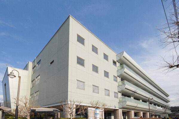 「横浜市青葉区役所」までは約950m（徒歩12分）。