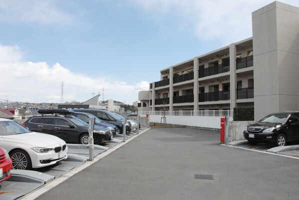 36台の駐車が可能な機械式駐車場を敷地内に設置。