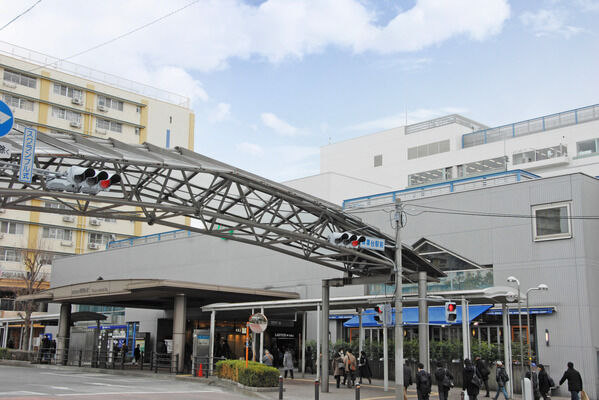 東急田園都市線「青葉台」駅は、徒歩11分。