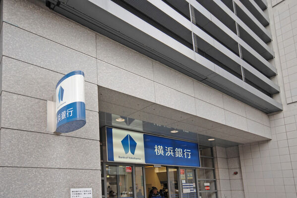 「横浜銀行青葉台支店」は、約900m（徒歩12分）。