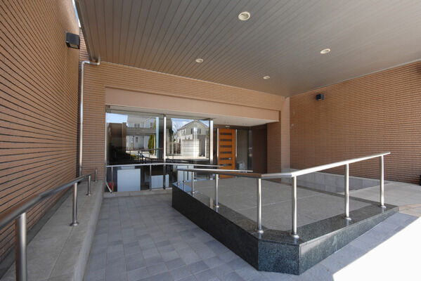 バリアフリーにも考慮した、エントランス。