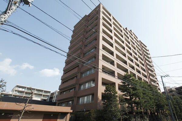 【パークホームズ新川崎フォレストコート】スケールの大きさを醸し出す存在感のあるフォルム。