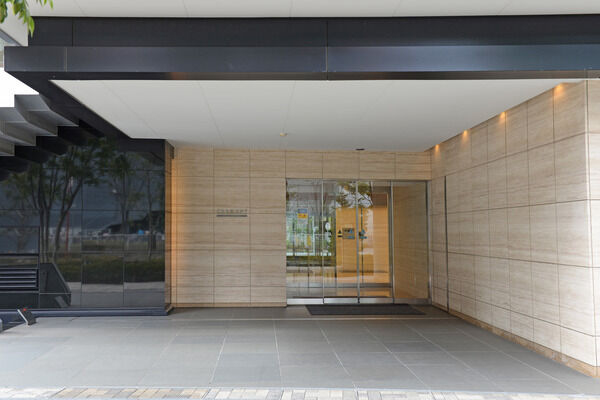 スタイリッシュなエントランス。暮らす人とゲストを格調高く迎え入れます。