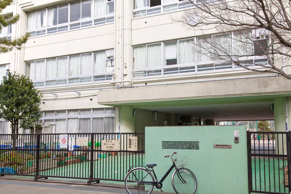 「川崎市立今井小学校」までは、約300m（徒歩4分）。