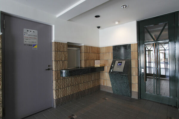 暮らしの安全を守る、24時間監視のオートロックシステムを採用。