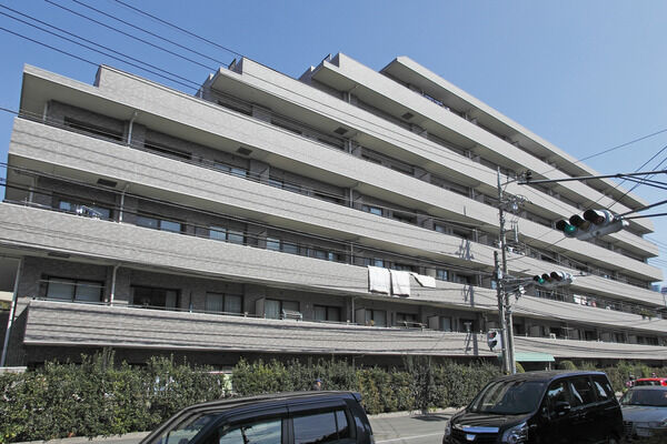 【武蔵小杉西パークホームズ】南側のバルコニーからは陽光が室内に降り注ぎます。