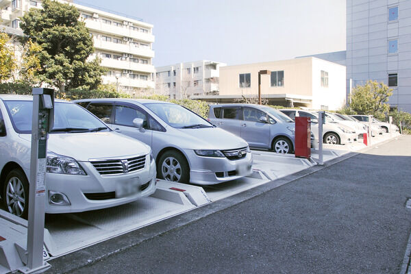 機械式自動車専用駐車場は、敷地内に設置されています。