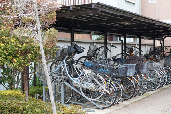 敷地内に設置された、自転車専用駐輪場。