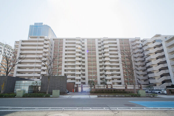 【セレマークス武蔵小杉】ケヤキ並木を進むと広がる、格式高くもやすらぎ空間が待っています。