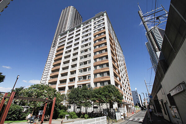 【レアリス武蔵小杉】地震の揺れが直接伝わらない免震構造を採用。					