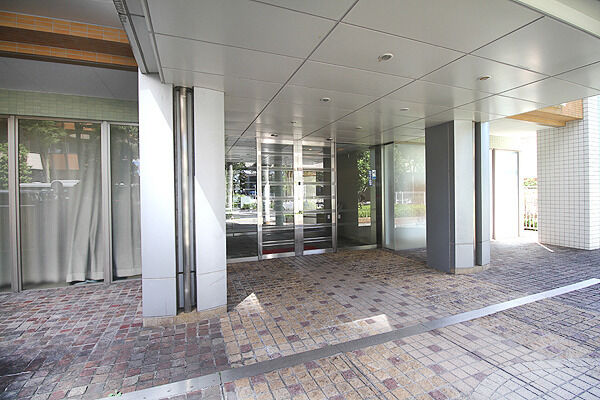 南側エントランス。					