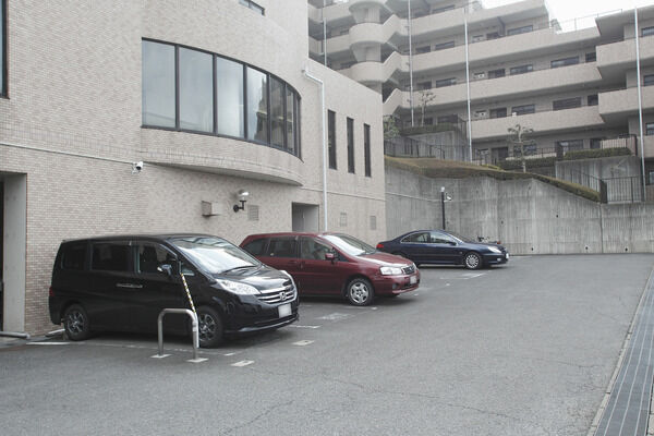 カーライフを支える、広々とした駐車場が嬉しい。		