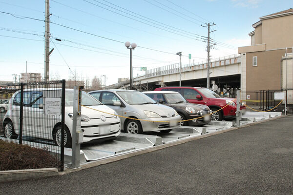 機械式3段の駐車場を設置。敷地内の為、便利です。