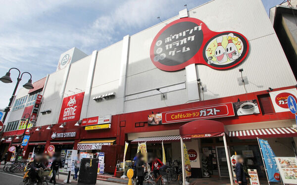 「ガスト溝の口駅前店」は、約1,400m（徒歩18分）。