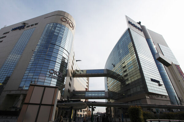 「丸井溝口店」は、約550m（徒歩8分）。