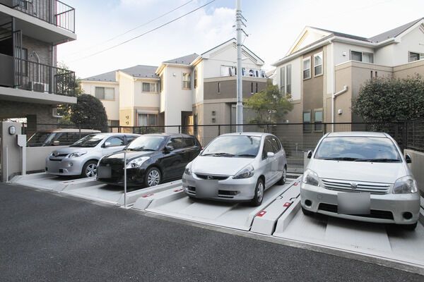 25台収容の駐車場。
