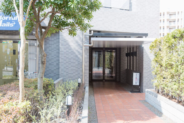 エントランスにはオートロックが設置されています。