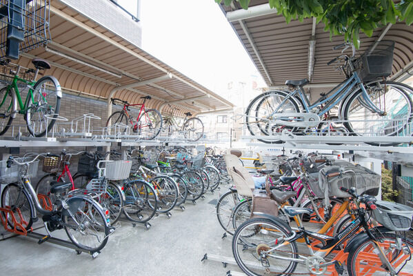 敷地内に65台収容の自転車駐輪場が設置されています。