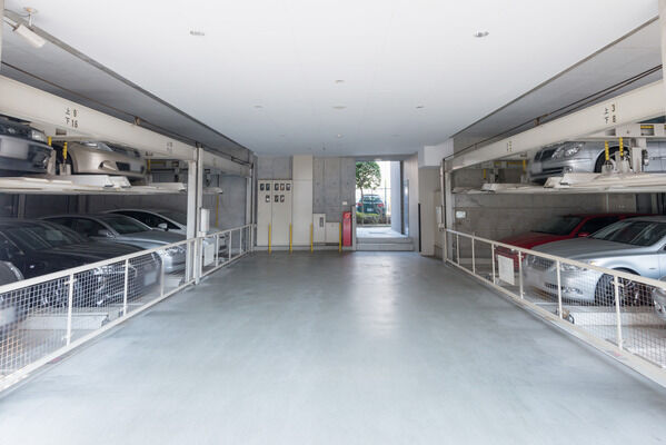 23台収容の機械式自動車駐車場が設置されています。