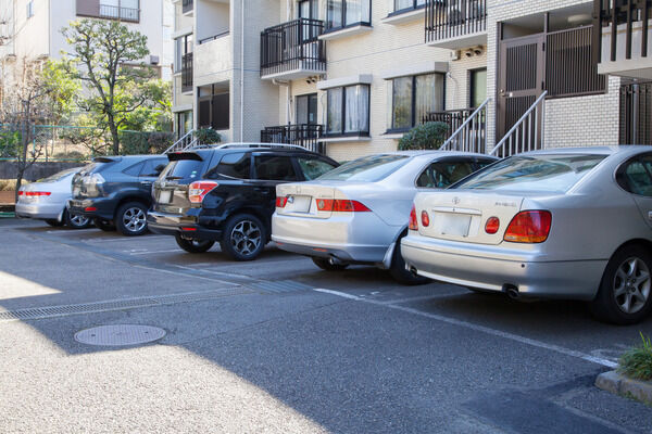 38台収容の駐車場を敷地内に設置。