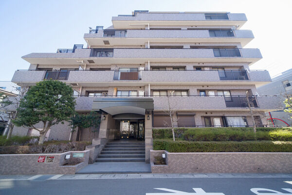 【鷺沼南パーク・ホームズ弐番館】季節の移ろいを感じさせる植栽が、日々の暮らしに潤いを与えます		 【鷺沼南パーク・ホームズ弐番館】季節の移ろいを感じさせる植栽が、日々の暮らしに潤いを与えます