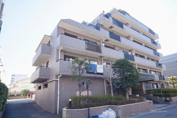 【鷺沼南パーク・ホームズ弐番館】雁行型の設計が、採光に優れ、明るい生活を作ります。		 【鷺沼南パーク・ホームズ弐番館】雁行型の設計が、採光に優れ、明るい生活を作ります。