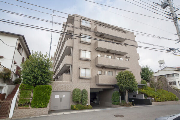 【鷺沼南パーク・ホームズヴィエント】住居者のカーライフに嬉しい、駐車場。