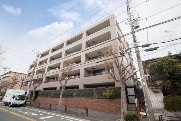 【鷺沼南パーク・ホームズ並木通り】オートロックと24時間セキュリティシステムが、安全な暮らしを守ります。 【鷺沼南パーク・ホームズ並木通り】オートロックと24時間セキュリティシステムが、安全な暮らしを守ります。