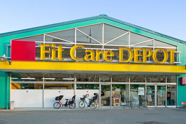 「フィット・ケア・デポ東名川崎店」は、約15m（徒歩1分）。