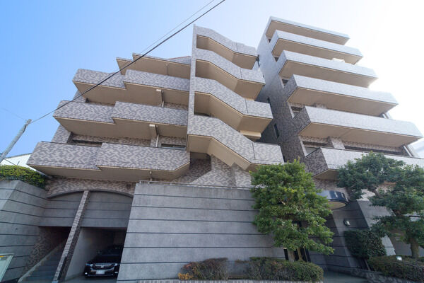 【パークハイム鷺沼】居住空間としての質の高さを明確に表現する磨き抜かれたデザイン。		