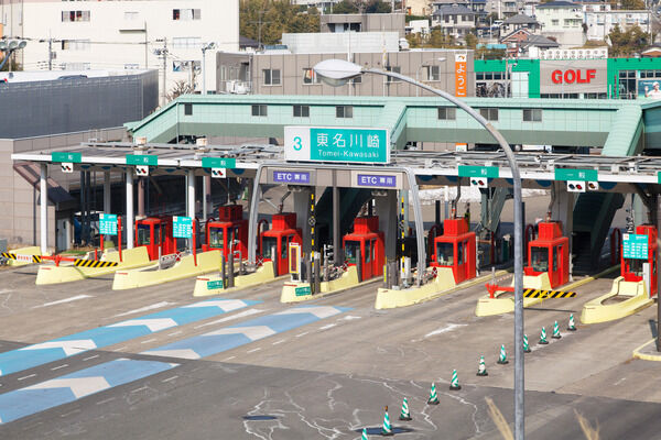 東名高速川崎インターチェンジからドライブを愉しむことができます。