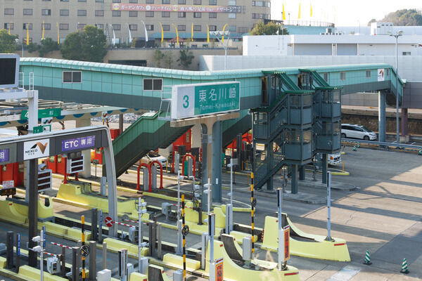 都心や静岡県などアクセスできる東名高速川崎インターチェンジ。		