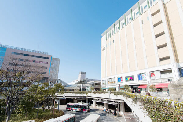 「新百合ケ丘オーパ」まで約1,300m（徒歩15分）。		