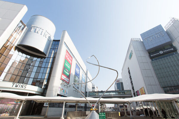 「まちだ東急百貨店」は、約430m（徒歩6分）。