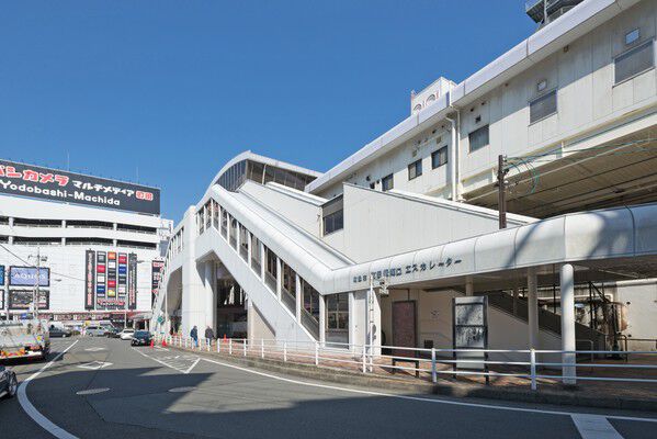 通勤・通学に便利な横浜線「町田」駅まで約320m(徒歩4分)です。		 通勤・通学に便利な横浜線「町田」駅まで約320m(徒歩4分)です。