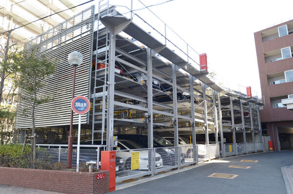機械式駐車場採用し、多くの駐車スペースを確保。