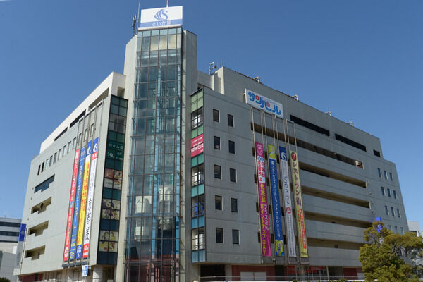 「さいか屋藤沢店」は、約450m（徒歩6分）。