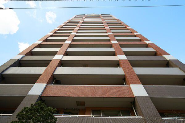 【シティタワー北堀江】北堀江の可能性や躍動感を建物の意匠に表現。