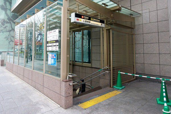 地下鉄長堀鶴見緑地戦「心斎橋」駅まで約240m（徒歩3分）。	