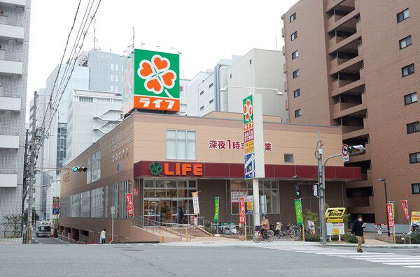 スーパーマーケット「ライフ土佐堀店」は約270m(徒歩4分)。	 スーパーマーケット「ライフ土佐堀店」は約270m(徒歩4分)。