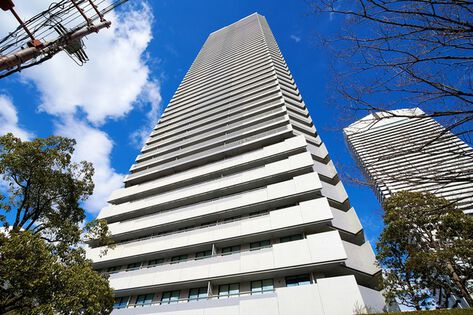 弁天町一帯の高層マンション群の一角に立地します。 弁天町一帯の高層マンション群の一角に立地します。