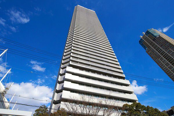 【オークプリオタワー】大阪市環状線「弁天町」駅まではデッキでつながっており、雨の日も傘いらずです。