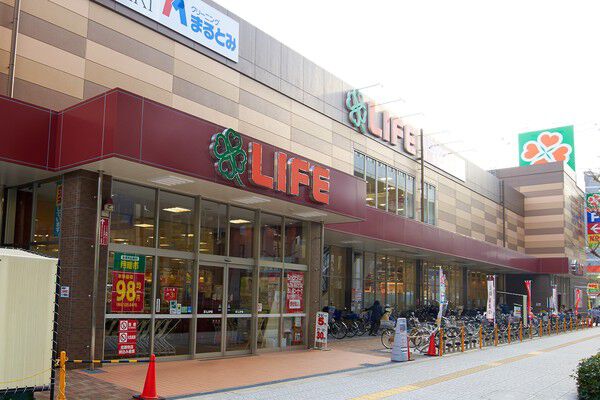 大型スーパー「ライフ弁天町店」まで約400m(徒歩5分)です。 大型スーパー「ライフ弁天町店」まで約400m(徒歩5分)です。